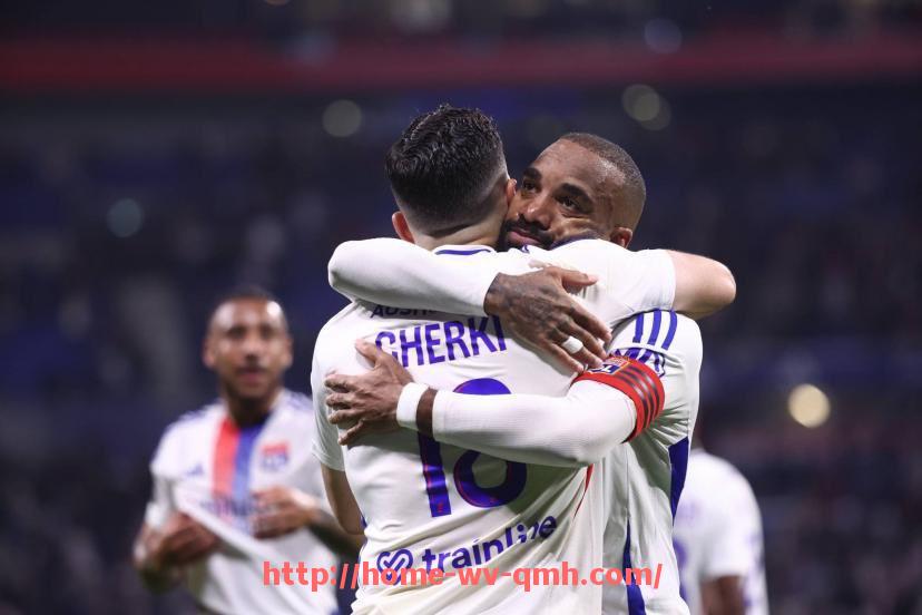 球盟会官网-德甲球队赛季中是否还进行训练?训练计划解析